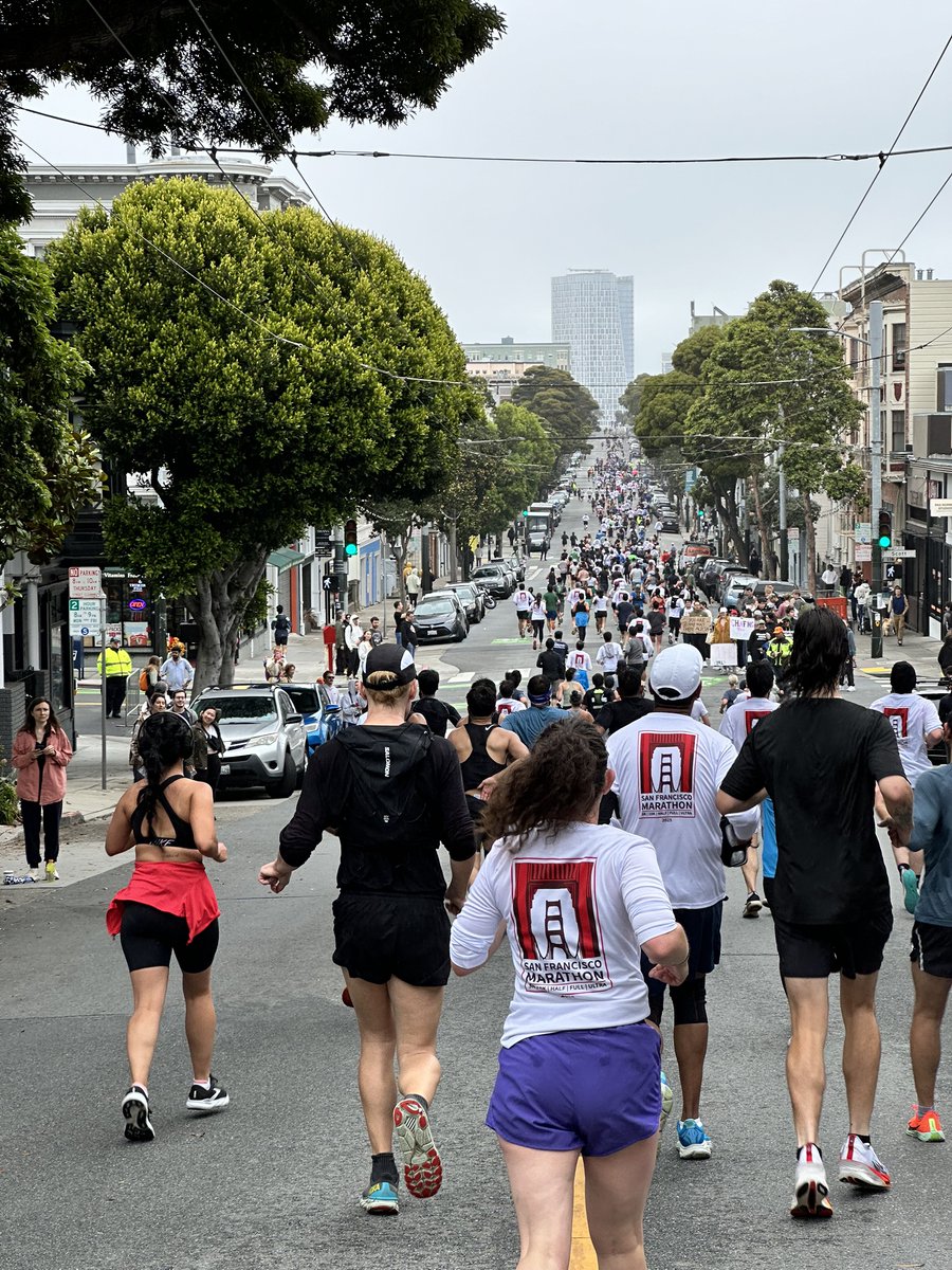San Francisco Marathon runners for miles 🏃🏃‍♀️🏃‍♂️

What race did you run today? ⬇️

#SanFranciscoMarathon