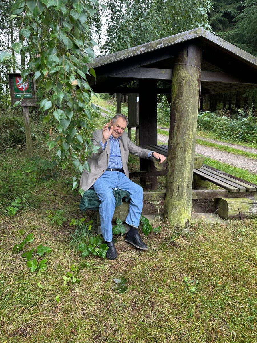 BezeLží tweet media