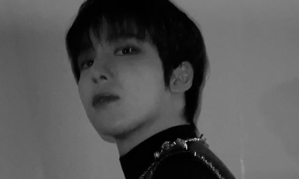 LUV_PYOJEONG's tweet image. 나는 윤호가 이런 시선일 때의 사진이 좋더라
