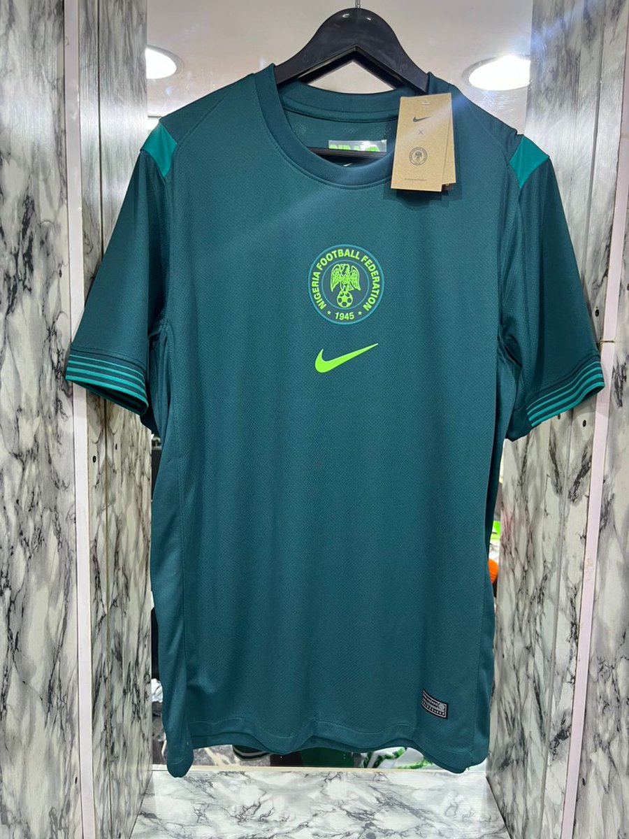 CircuzClozet's tweet image. Available 
N15,000
Customization N5,000
Nationwide delivery 🚚