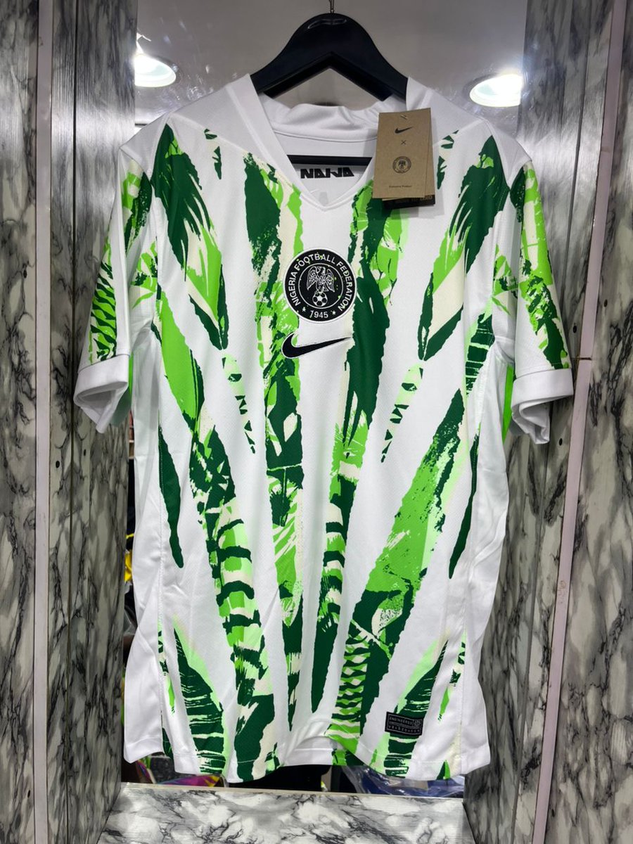 CircuzClozet's tweet image. Available 
N15,000
Customization N5,000
Nationwide delivery 🚚