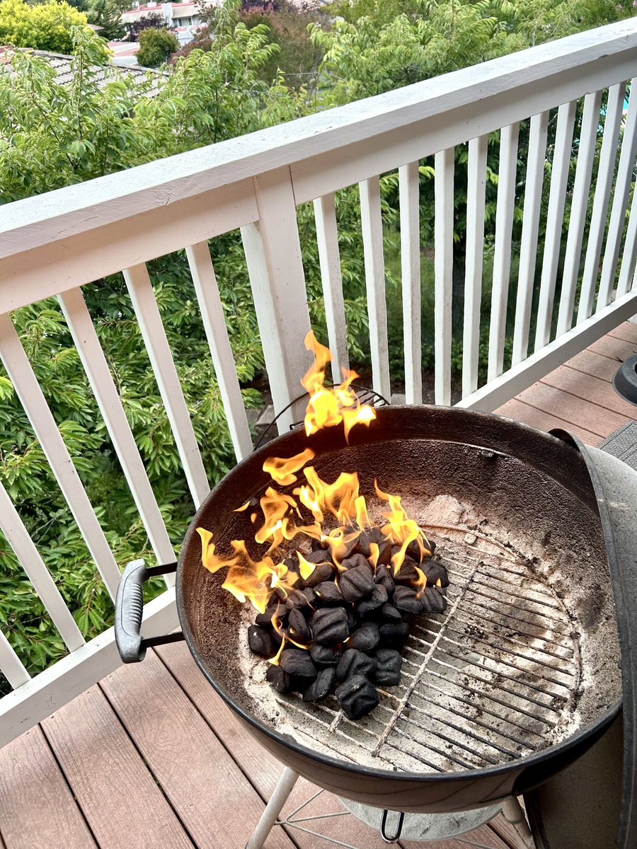 whatkenatetoday's tweet image. Butterflied drums and peppers.