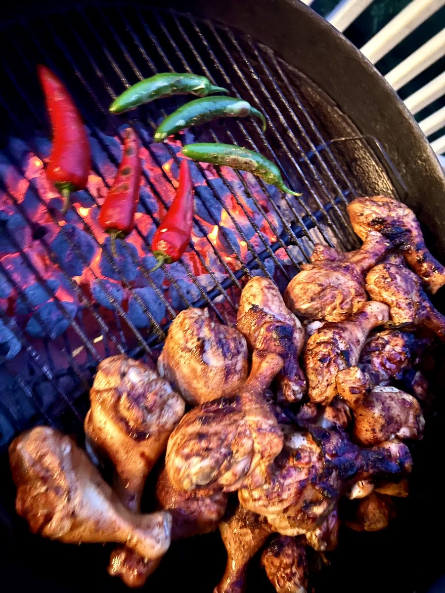 whatkenatetoday's tweet image. Butterflied drums and peppers.