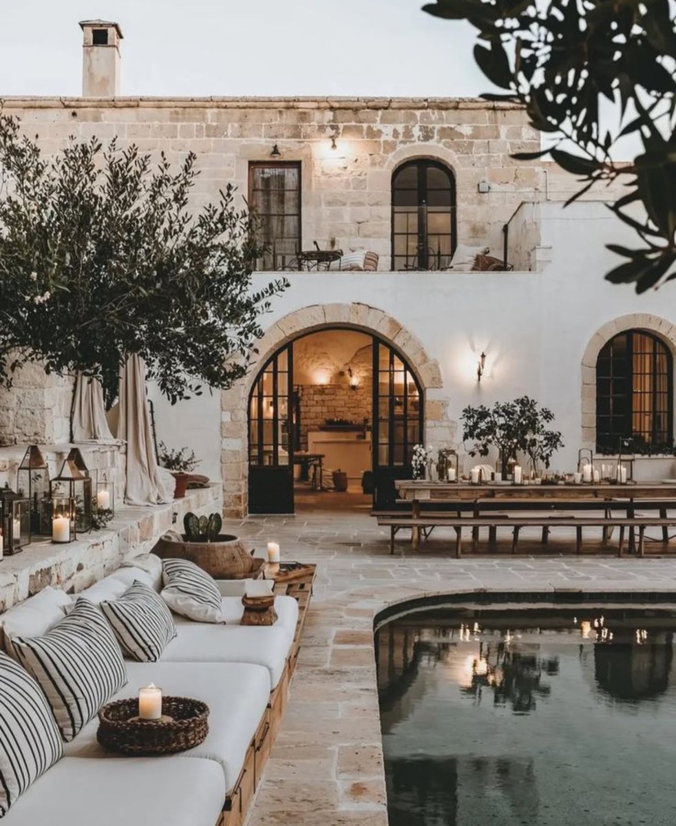 RyanDanz's tweet image. Unpopular opinion:
if you hire an interior designer or design firm, and you make the final selections of pre selected finishes, decor, materials, etc you don’t get to claim you were the designer on the project ….