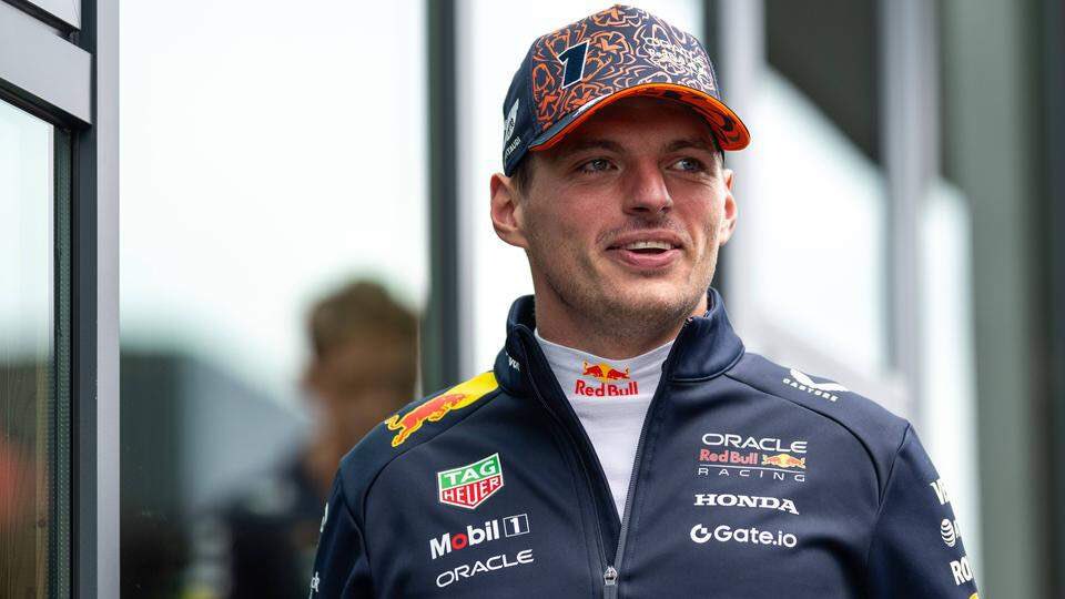 SCUDERIAFEMBOY's tweet image. 🚨according to erik van haren, max will be driving for red bull in 2026!
he can no longer use his exit clause as he’s not outside of the top 3, but is also feeling very comfortable at red bull