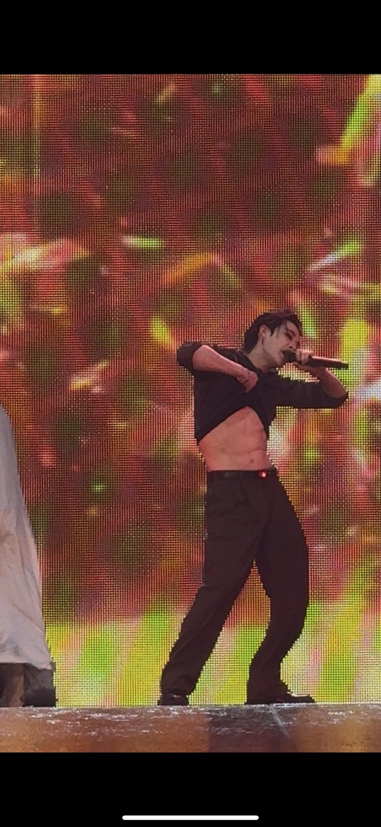 chocofefi's tweet image. WHAT THE FUCK BANGCHAN ?!?!?!?!!!!????!?!?!?!?
#dominATE_Paris #StrayKids #BangChan
