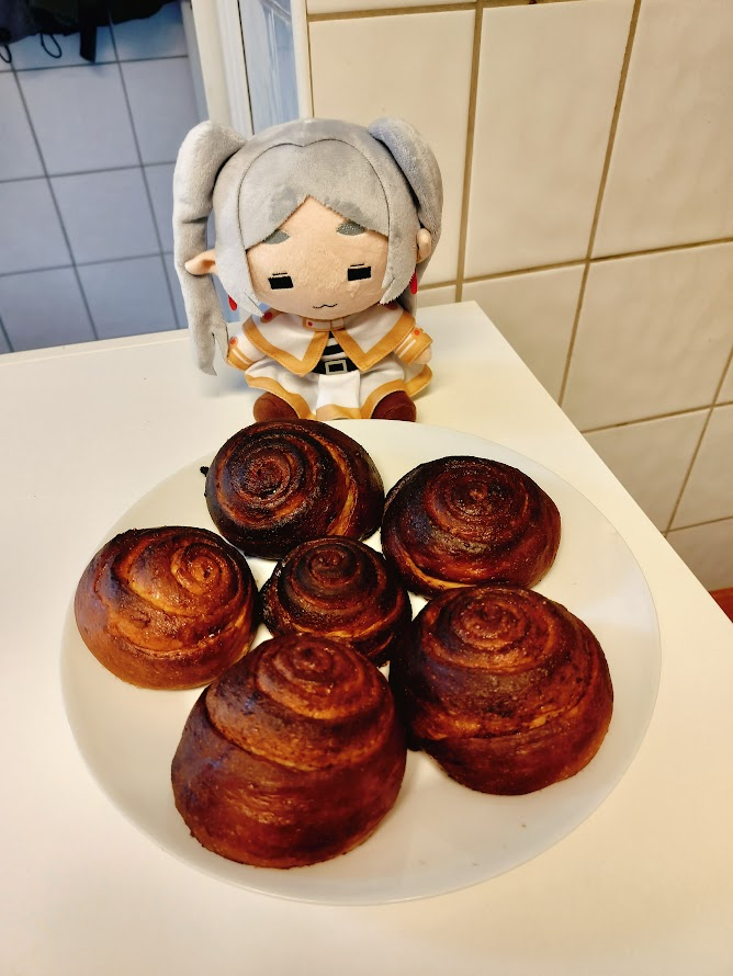 MTSWYF's tweet image. Grandma Frieren is disappointed in me that I slightly burned the food.
She ate them anyway