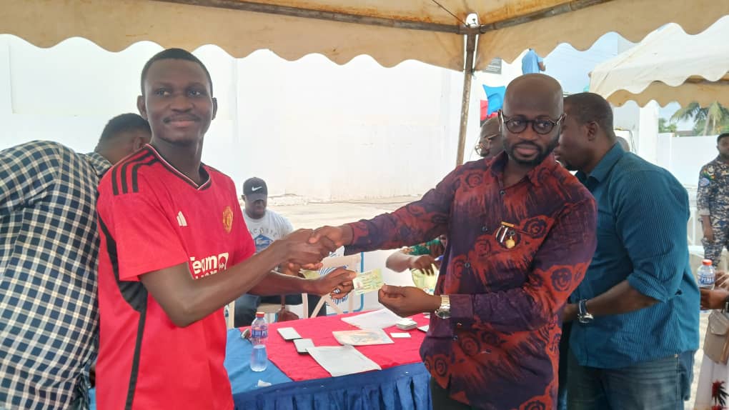 eminentandre1's tweet image. Today, beneficiaries of the Minority Chief Whip @FAnnohDompreh's Free License Programme received their licenses card. Together with @NanaAsafoAdjei8, presentations were made to Okada & Aboboyaa riders,taxi & other drivers. @Gen_Buhari @GOD_MC1 @MrIrish3 @_i_am_Curtis @ForVolta