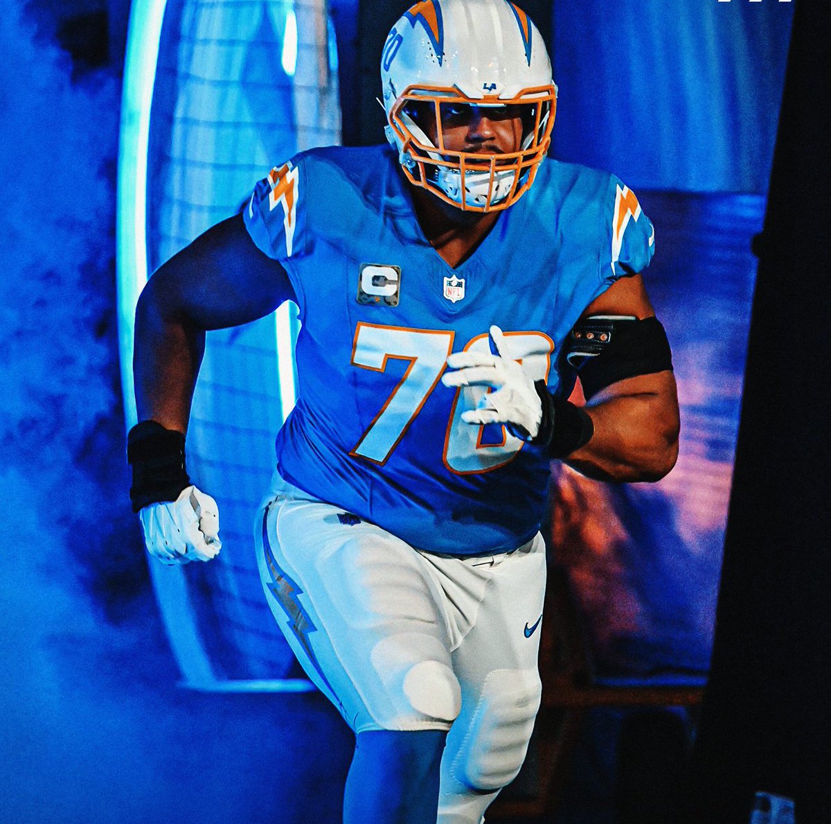 HolyRollerNFL's tweet image. 🔔¡¡ÚLTIMA HORA!! Los #Chargers y el LT Rashawn Slater acordaron una extensión de contrato por 4 años y 114 millones de dólares, con 92 millones de dólares garantizados.
¡Lo convierte oficialmente en el liniero ofensivo mejor pagado en la historia de la #NFL!🔥💰