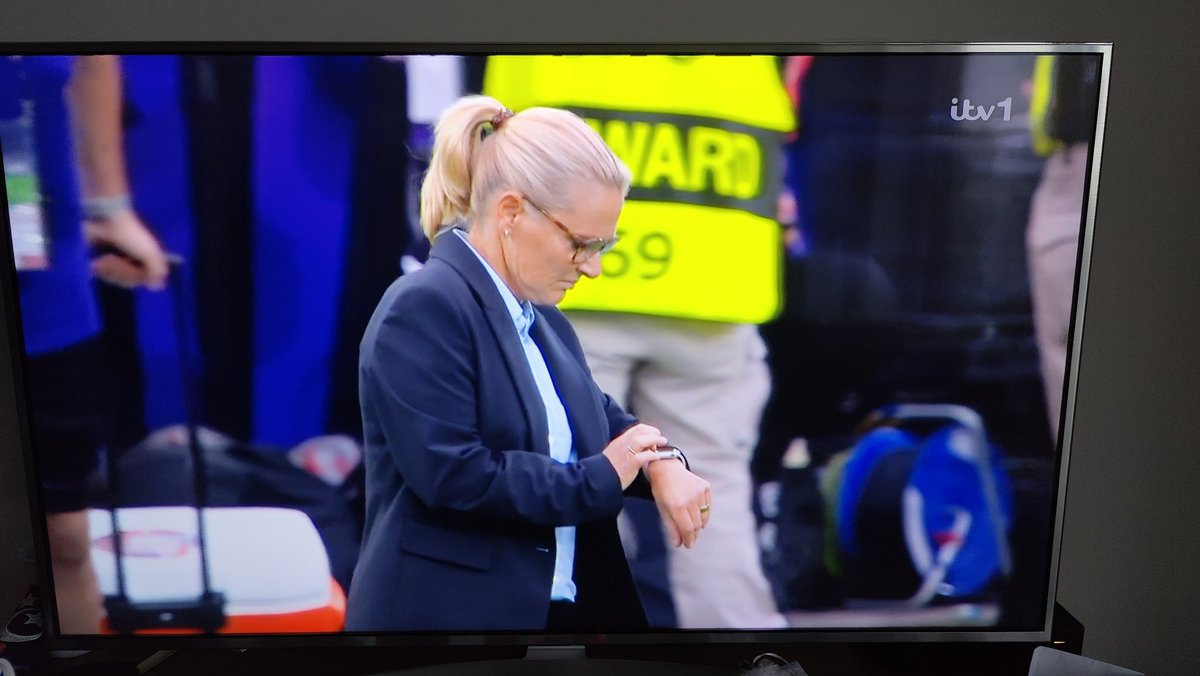 Bobby_Seagull's tweet photo. And we all knew that it would go to penalties. Time to hide behind the sofa 🙈
Just one more big effort of concentration and calmness needed from our Lionesses...
#WEURO2025final #WEuros2025 #WEuroFinal #ENGESP #Lionesses #BBCFootball https://t.co/AO9wFucrHb