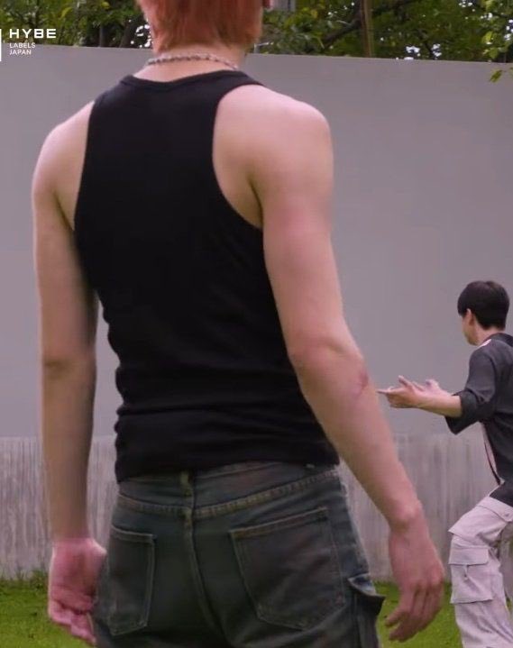 endtomark's tweet image. black tank tops. backflips 500 times