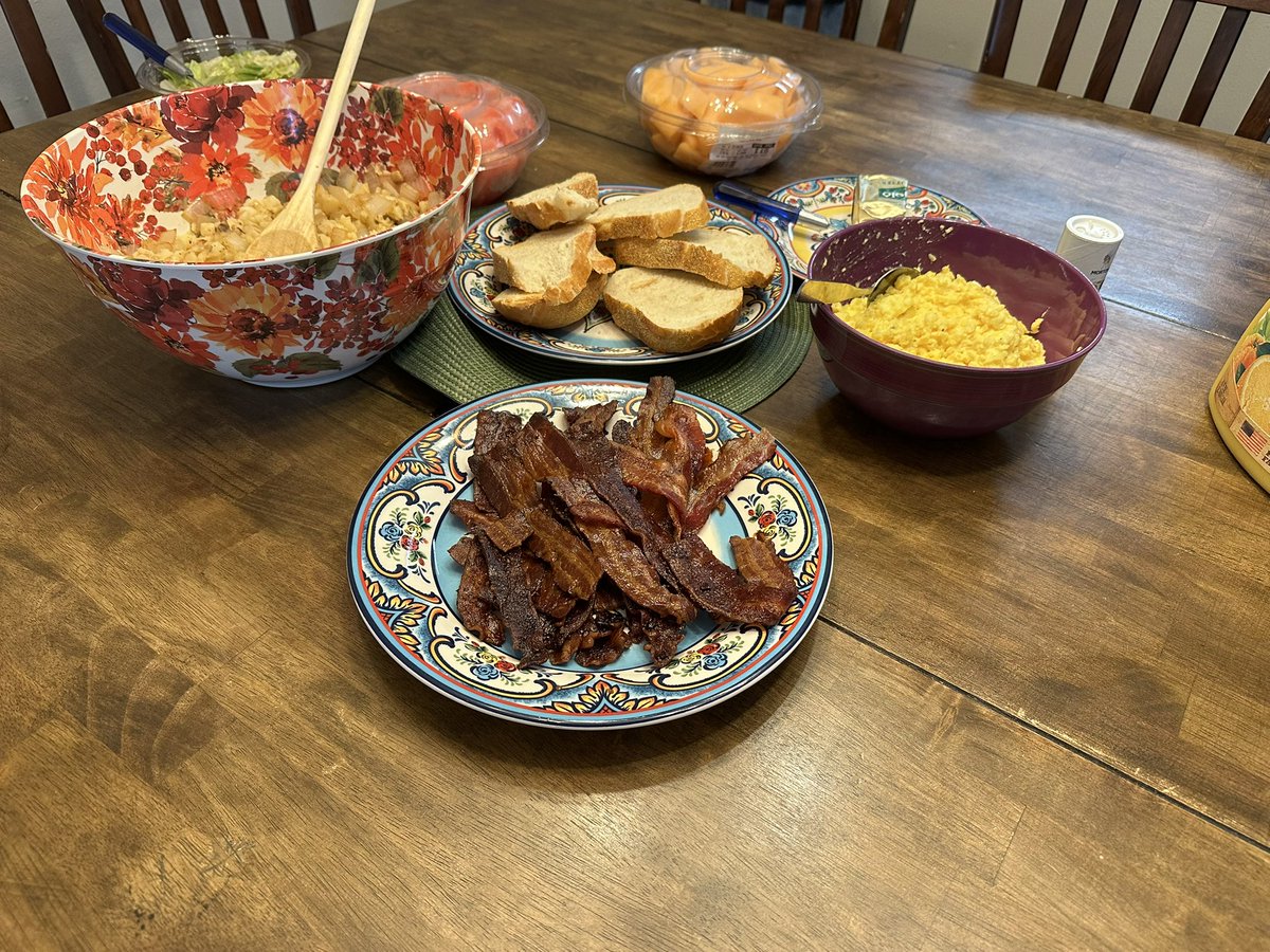PauloPillowPet's tweet image. The final breakfast 🛐