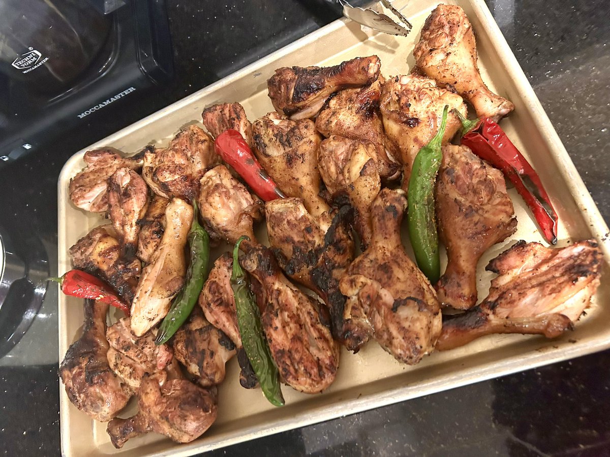 whatkenatetoday's tweet image. Grilled butterflied drums and peppers.