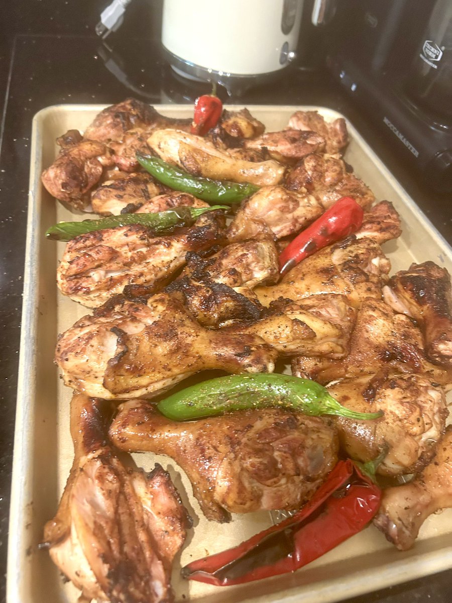whatkenatetoday's tweet image. Grilled butterflied drums and peppers.