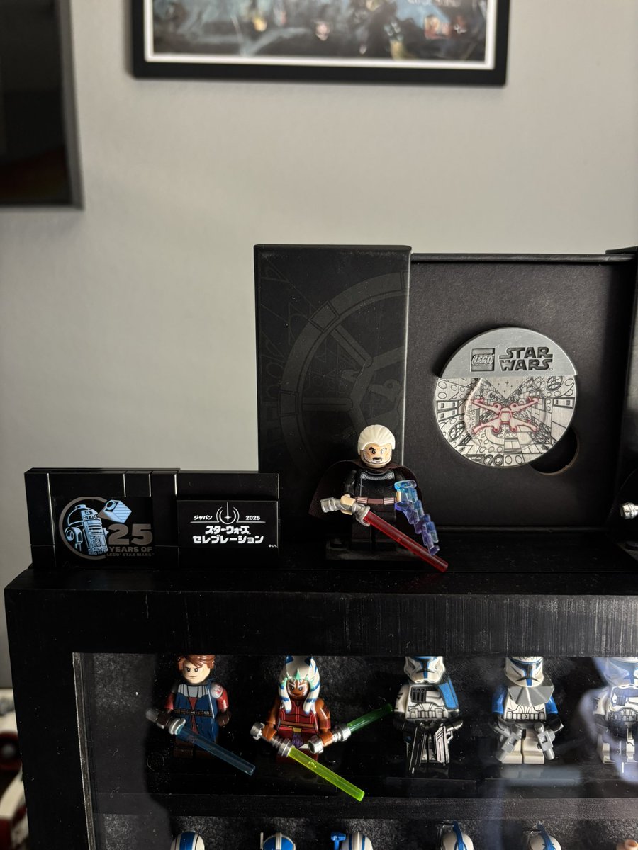 digitalBiocide's tweet image. i need to do this with all my Star Wars minifigs