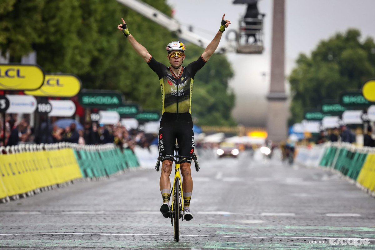 GCKUSSfan's tweet image. Men's cyclists with multiple TDF stage wins on the Champs Elysees:
Mark Cavendish (4)
Freddy Maertens (2)
Djamolidine Abdoujaparov (2)
Bernaud Hinault (2)
Robbie McEwen (2)
Andre Greipel (2)
Marcel Kittel (2)
Wout van Aert (2)
