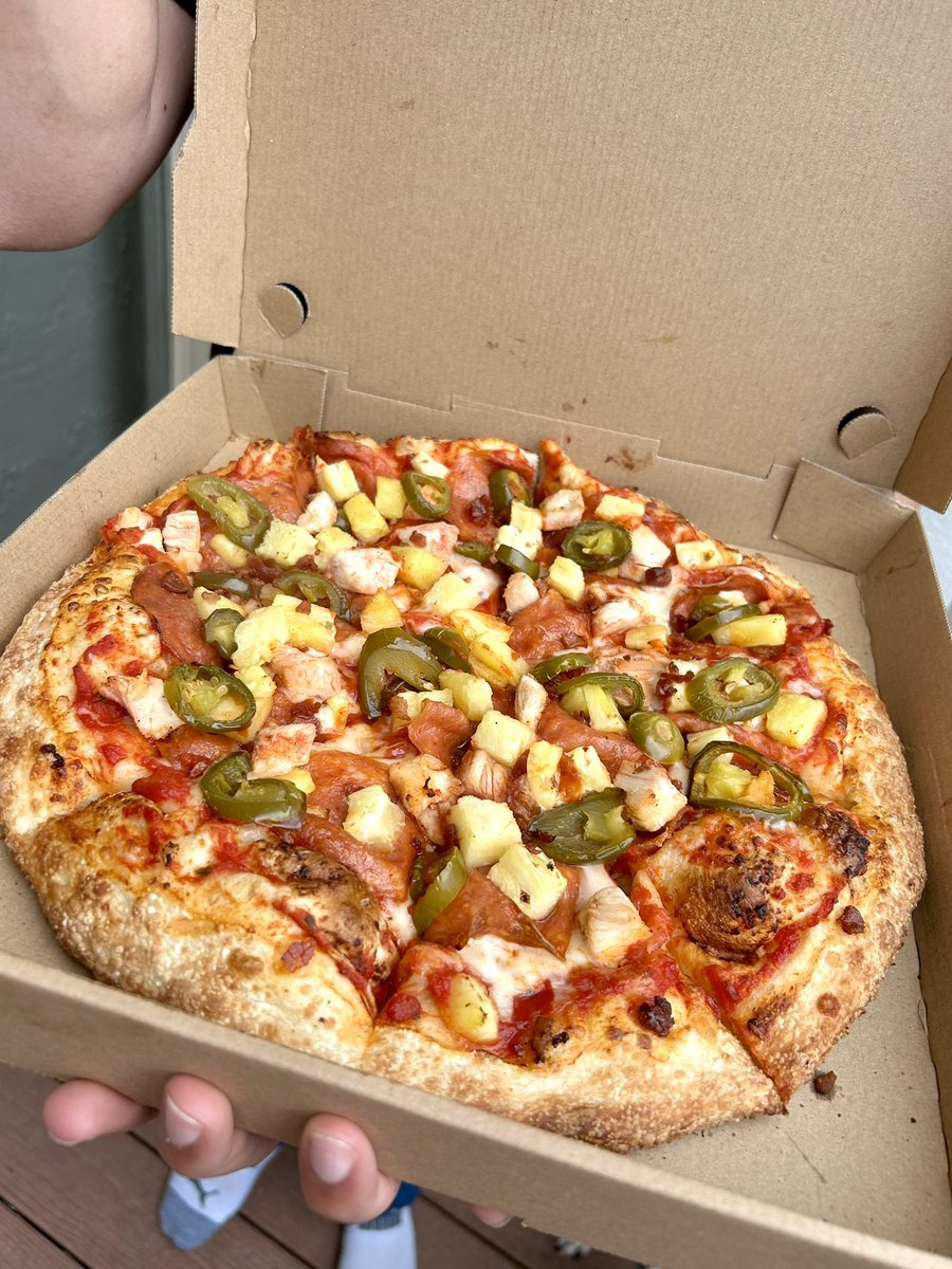 whatkenatetoday's tweet image. The second eldest works at a pizza parlor. Came home with this bad boy. Double pineapple. Controversial.