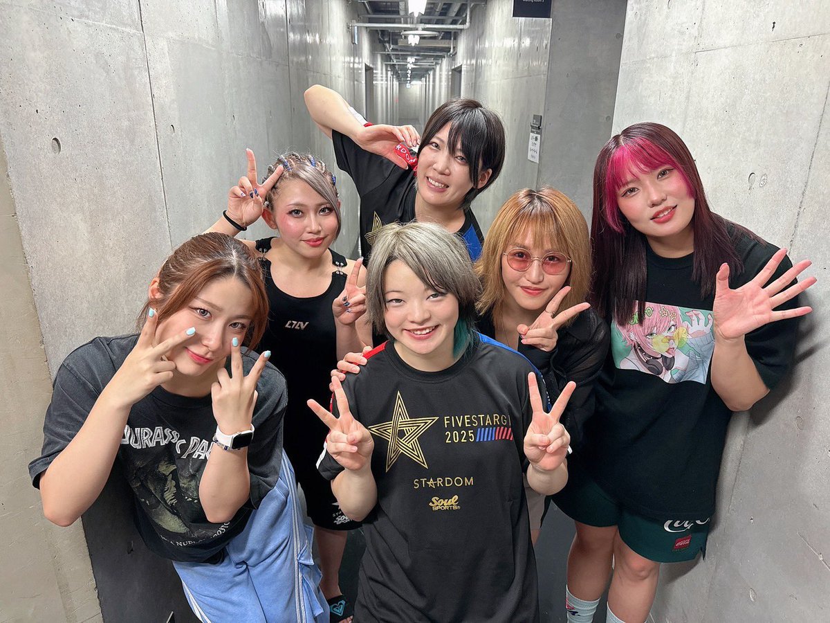 Planeta_Wrest's tweet image. Syuri estuvo presente en el Gimnasio de la Ciudad de Ota para apoyar a sus compañeras de equipo de God's Eye (Ami, Ranna, Tomoka, Lady y Hina) en la noche de apertura de STARDOM 5 Star GP 2025.
@syuri_wv3s confirmó que su cirugía de codo fue un éxito 🙌🏻
#STARDOM #5StarGP #GE