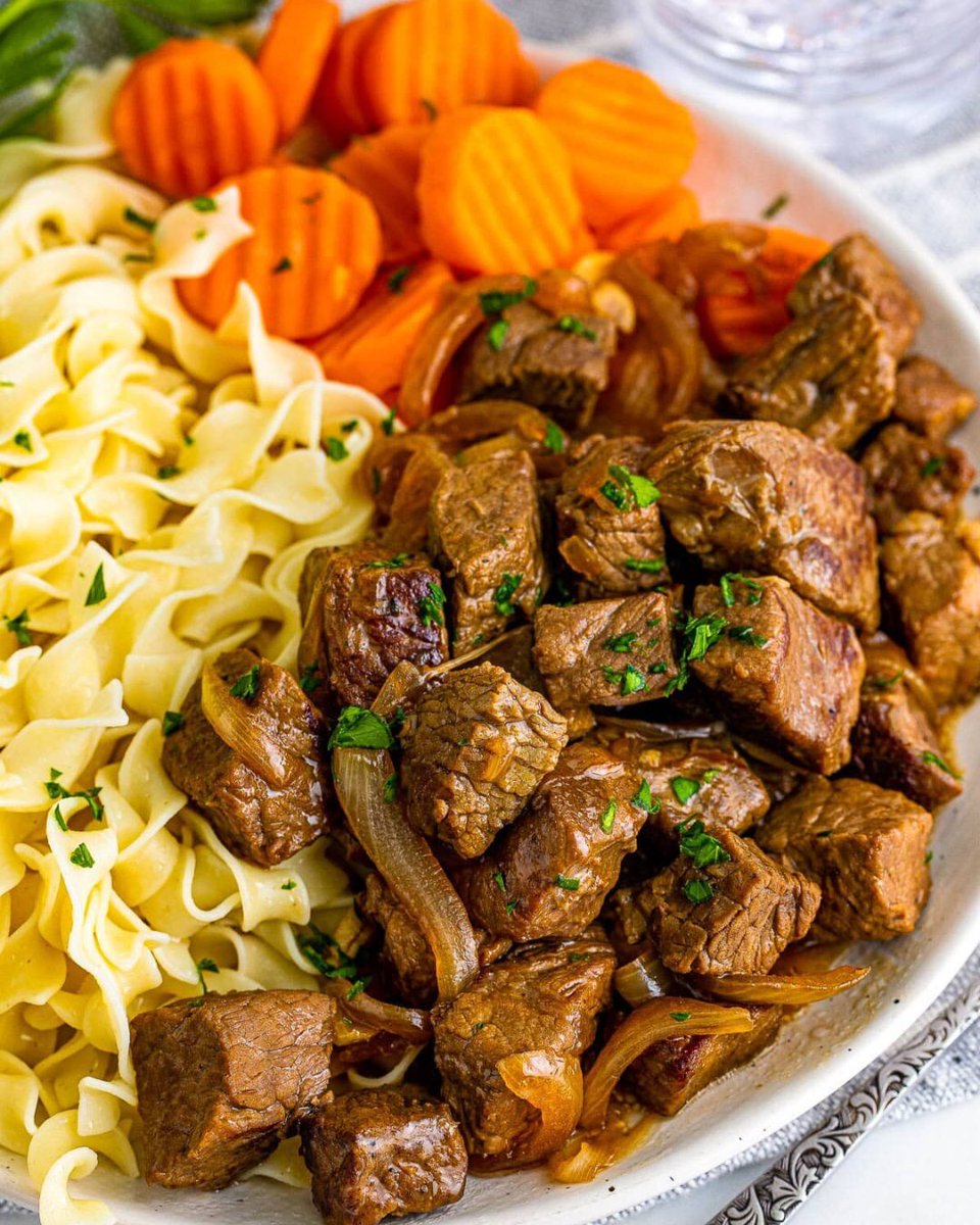 Dinner just got easy and delicious! Slow Cooker STEAK BITES are juicy, flavorful, buttery, garlicky, and fall-apart tender! 🔥
🍽️ RECIPE: flavormosaic.com/slow-cooker-st…