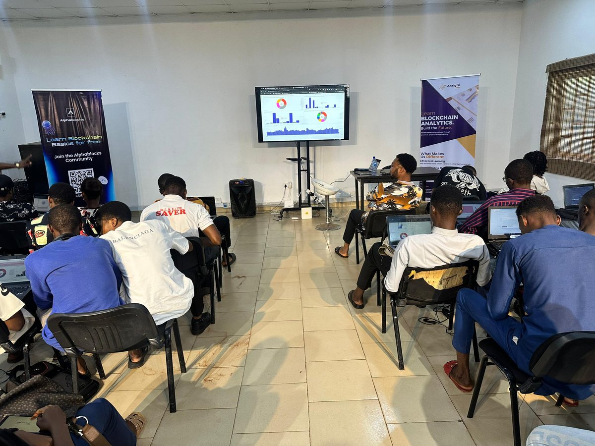 AnalyticSages's tweet image. Yesterday was Superb at NSUKKA, Enugu State.
@AnalyticSages second IRL event hosted yesterday was a success as we brought The Web3 Data Frontier Workshop to NSUKKA in collaboration with @AlphaBlocksTech. 🔥🔥🔥
It was a highly educational and insightful experience as many new…