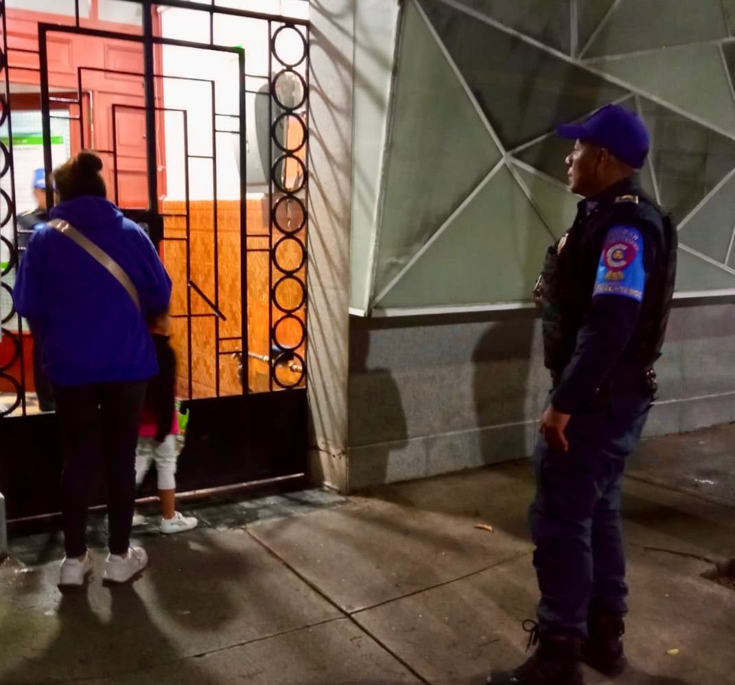 Lilian ChapaKoloffon (@cklilian) on Twitter photo En el programa Reacción Violeta de la <a href="/AlcCuauhtemocMx/">Alcaldía Cuauhtémoc</a> , la Policía Auxiliar #BlindarCuauhtemoc acompaña a víctimas de violencia de género de principio a fin: desde que presentan su denuncia hasta su regreso seguro a casa.
Más de 300 atenciones en 9 meses como parte de una En el programa Reacción Violeta de la <a href="/AlcCuauhtemocMx/">Alcaldía Cuauhtémoc</a> , la Policía Auxiliar #BlindarCuauhtemoc acompaña a víctimas de violencia de género de principio a fin: desde que presentan su denuncia hasta su regreso seguro a casa.
Más de 300 atenciones en 9 meses como parte de una
