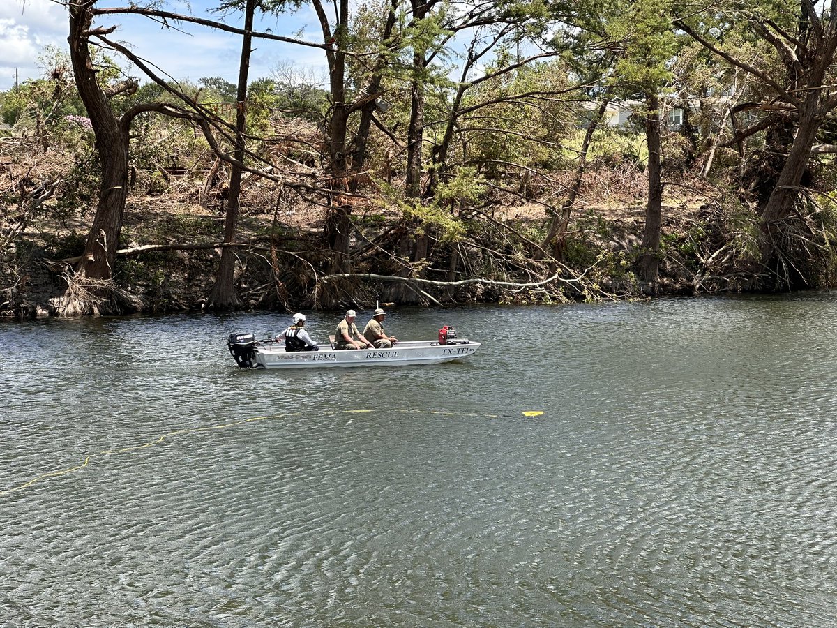 DavidBJasper's tweet image. Day 4: HCSO Dive Team, Texas Task Force 1, and hundreds of first responders & volunteers continue recovery efforts after the devastating July 4th flood. The power of this flood is immense, but our teams remain dedicated to bringing closure.