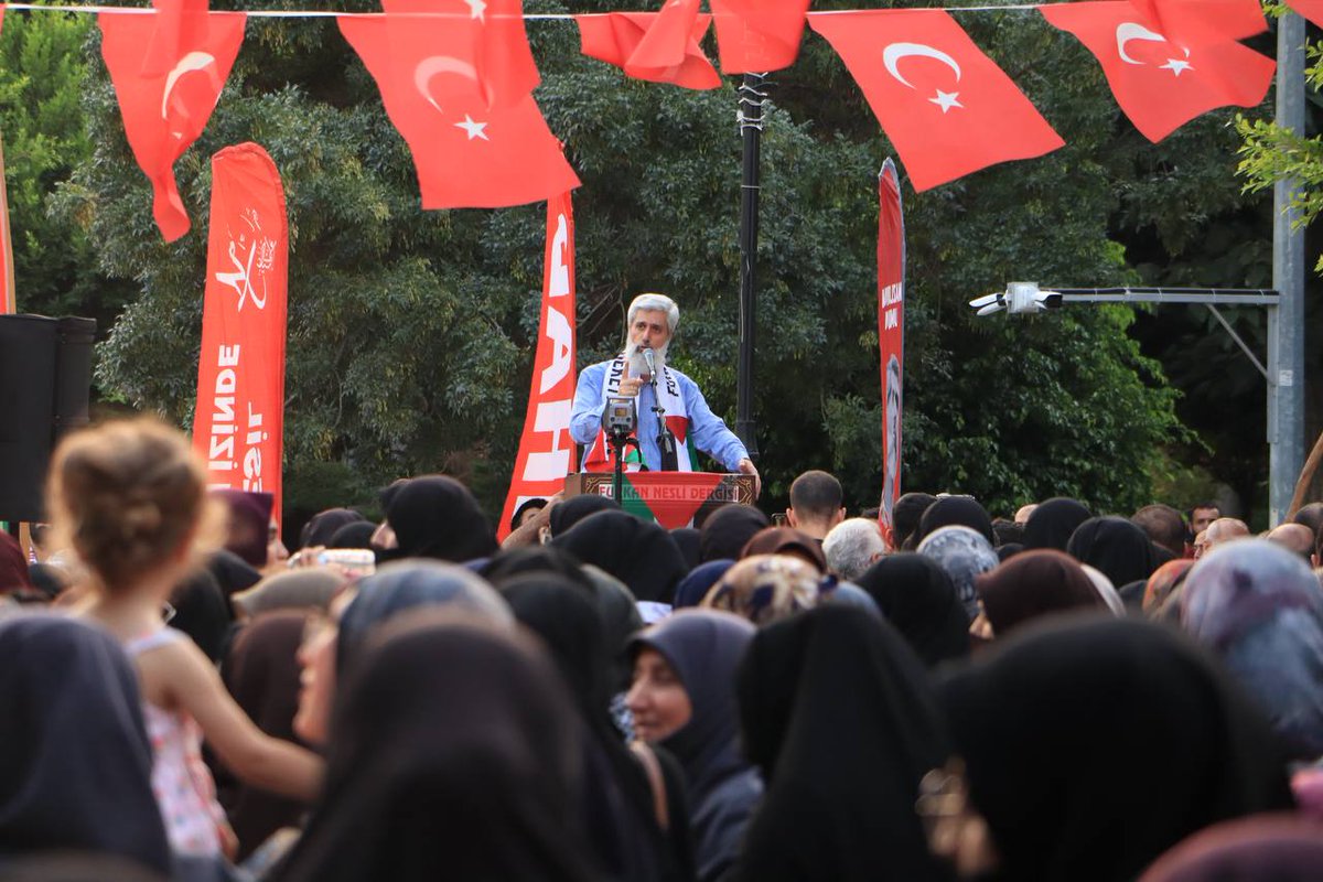 "saraylarında yaşayanlar! Kıyamet gününde öyle rahat yaşayamayacaksınız!
Filistin halkının elleri sizin yakalarınızda olacak, onlardan bir yere kaçamayacaksınız! Açlıktan ölen çocuk karşınıza çıkacak ve hesap soracak! 

Gazzeİçin TekYürek
#GazzeAçlıktanÖlüyor
#FurkanHareketi