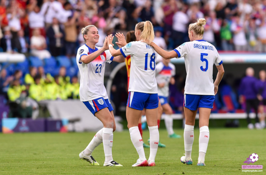 Erafutbolfem's tweet image. 🏆 INGLATERRA ES CAMPEONA DE LA EUROCOPA

💥 Las inglesas se impusieron en la tanda de penaltis, en las que las españolas fallaron 3 de los 4 lanzamientos

🥈 Pese a la dura derrota, España logra su mejor clasificación en este torneo

🏴󠁧󠁢󠁥󠁮󠁧󠁿 Inglaterra 1⃣ (3)➖1⃣ (1) España 🇪🇸

🏴󠁧󠁢󠁥󠁮󠁧󠁿⚽️…