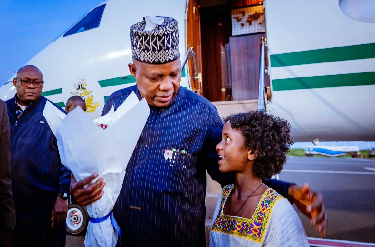 SadeeqKurbe's tweet image. 📸 Vice President @KashimSM Shettima arrived in Addis Ababa earlier today to represent Nigeria at the 2nd UN Food Systems Summit. He was warmly received by Ethiopia&apos;s Deputy Prime Minister Temesgen Tiruneh and other officials at Bole International Airport.
#UNFSS2025