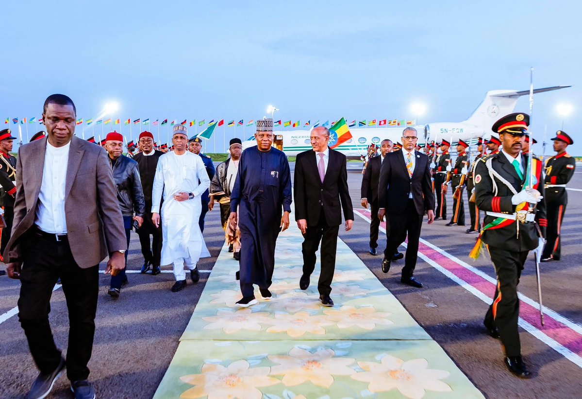 SadeeqKurbe's tweet image. 📸 Vice President @KashimSM Shettima arrived in Addis Ababa earlier today to represent Nigeria at the 2nd UN Food Systems Summit. He was warmly received by Ethiopia&apos;s Deputy Prime Minister Temesgen Tiruneh and other officials at Bole International Airport.
#UNFSS2025