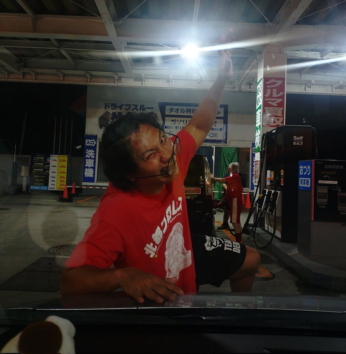 toshiki_itakura's tweet image. スタンドで給油中の当たり屋レッカさん