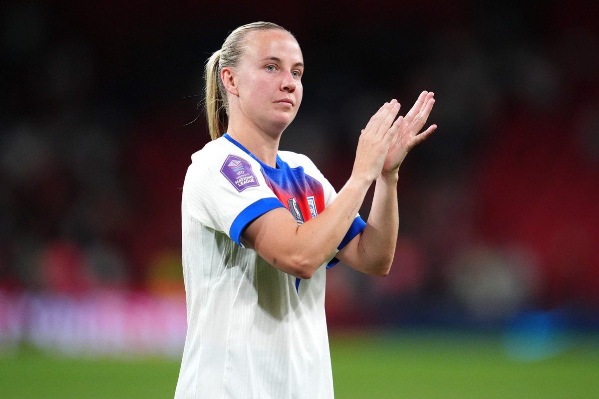 lavozdelatleti_'s tweet photo. 🔴 ¡DOBLE TOQUE CLARO que termina en gol por parte de Inglaterra en la tanda de penaltis de la final de la Euro Femenina!

El penalti se HA REPETIDO ✅👟⚽️

🤔 Situación similar a la del penalti de Julián Álvarez. Este directamente se anuló. https://t.co/gSSMMVUfJ3