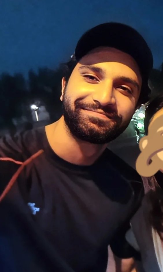 ibadat83822's tweet image. Arey kitna HASEEN! 🥹
Maan karr raha hai khajau cutie 😭 
 #AhadRazaMir