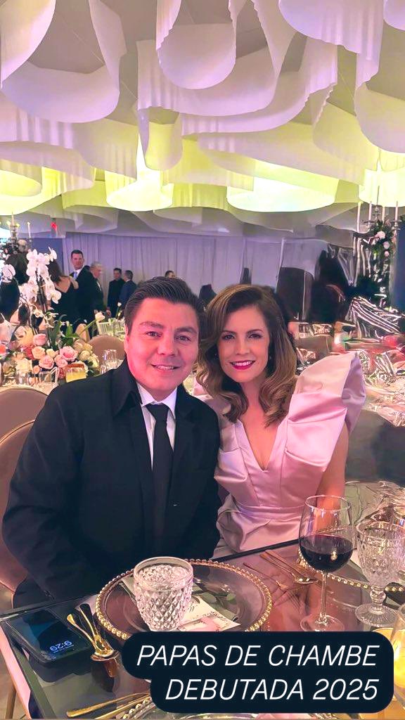 Eltraviesoarce5's tweet image. Buen día mi raza, agradezco a Dios, a mi familia, pero sobre a esta bella mujer que se ha encargado de hacerme feliz, gracias Dios mío por un año más de vida.🥳 hoy vamos ir a misa de una en sagrado corazón,♥️ agradecer un año más de vida. Ojalá nos puedan acompañar saludos🫶