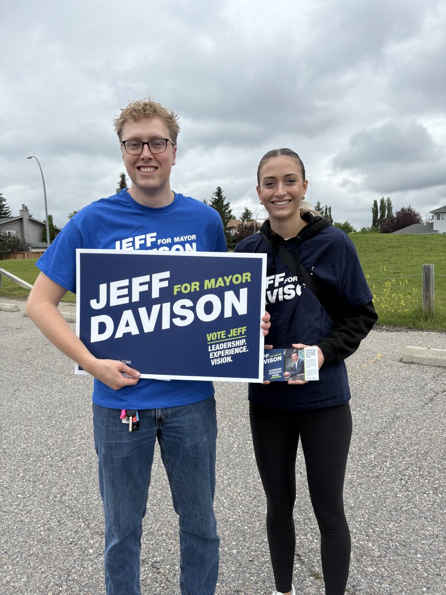 JeffDavisonYYC's tweet image. Our #volunteers hit the doors in Millrise and Arbour Lake yesterday. The weather was cool, but the reception was definitely warm! #SouthCalgary residents want their roads to be taken care of, their transit to be efficient and their amenities to be nearby.
-Jeff
#yyc #yyccc