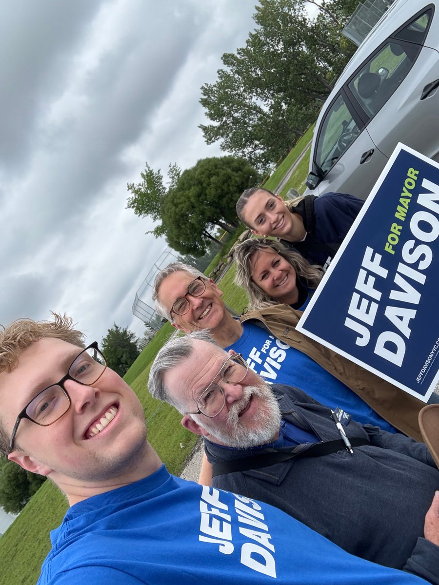 JeffDavisonYYC's tweet image. Our #volunteers hit the doors in Millrise and Arbour Lake yesterday. The weather was cool, but the reception was definitely warm! #SouthCalgary residents want their roads to be taken care of, their transit to be efficient and their amenities to be nearby.
-Jeff
#yyc #yyccc