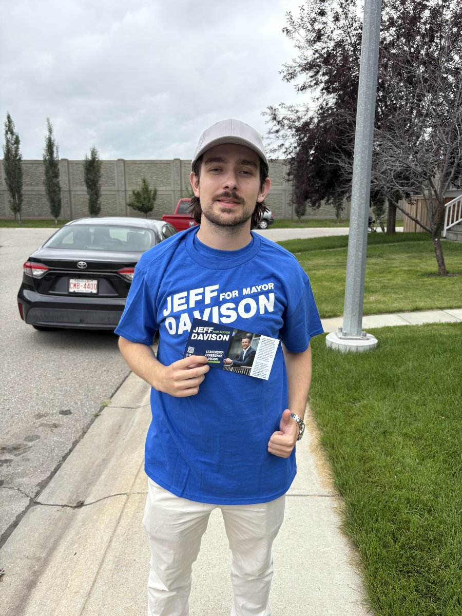 JeffDavisonYYC's tweet image. Our #volunteers hit the doors in Millrise and Arbour Lake yesterday. The weather was cool, but the reception was definitely warm! #SouthCalgary residents want their roads to be taken care of, their transit to be efficient and their amenities to be nearby.
-Jeff
#yyc #yyccc