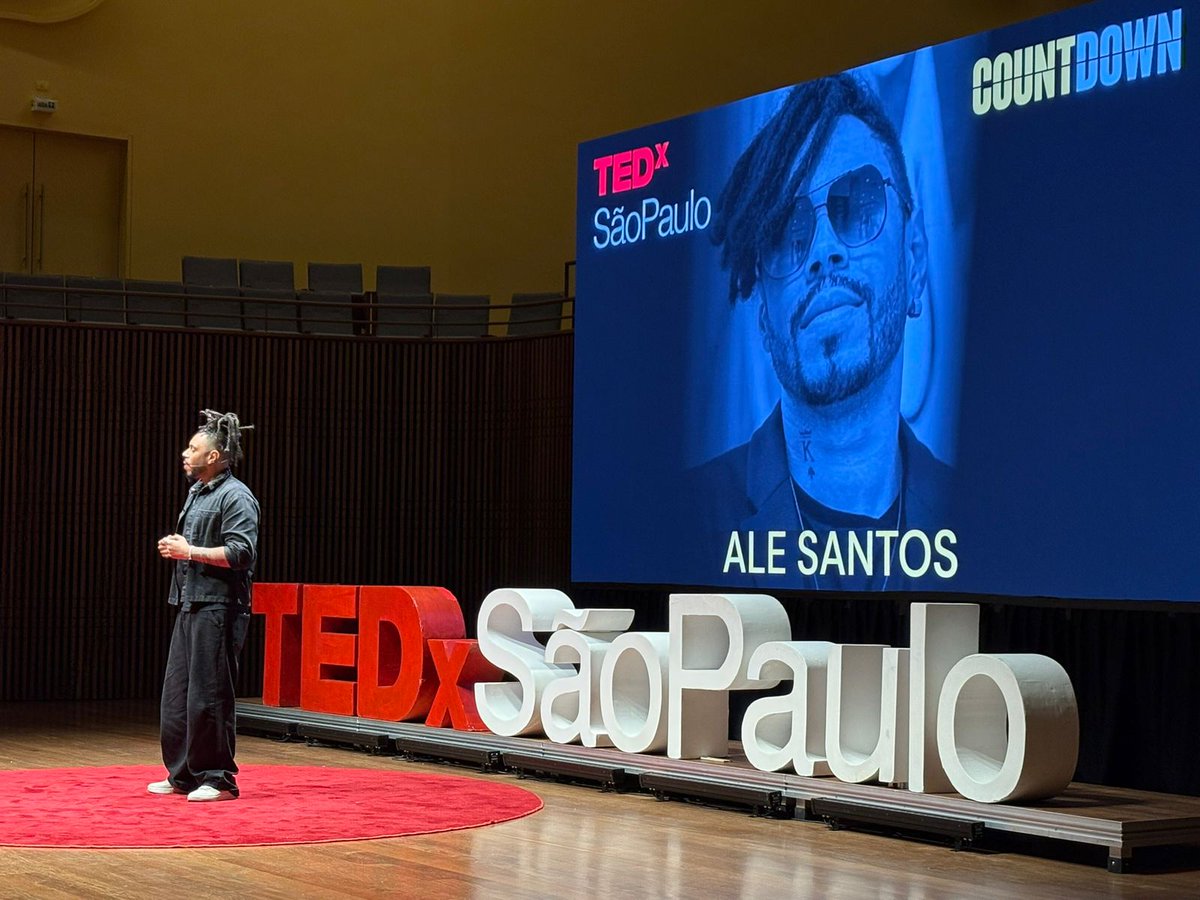 Savagefiction's tweet image. "Eu sonho mais alto que Drones" 💛💛
Nesse tedxsaopaulo eu falei sobre o combustível que me ensinou a sonhar e transformar minha imaginação na realidade da literatura de ficção que escrevo.
Agradeço demais a todo mundo que fortaleceu essa jornada, vocês que estão comigo, me…