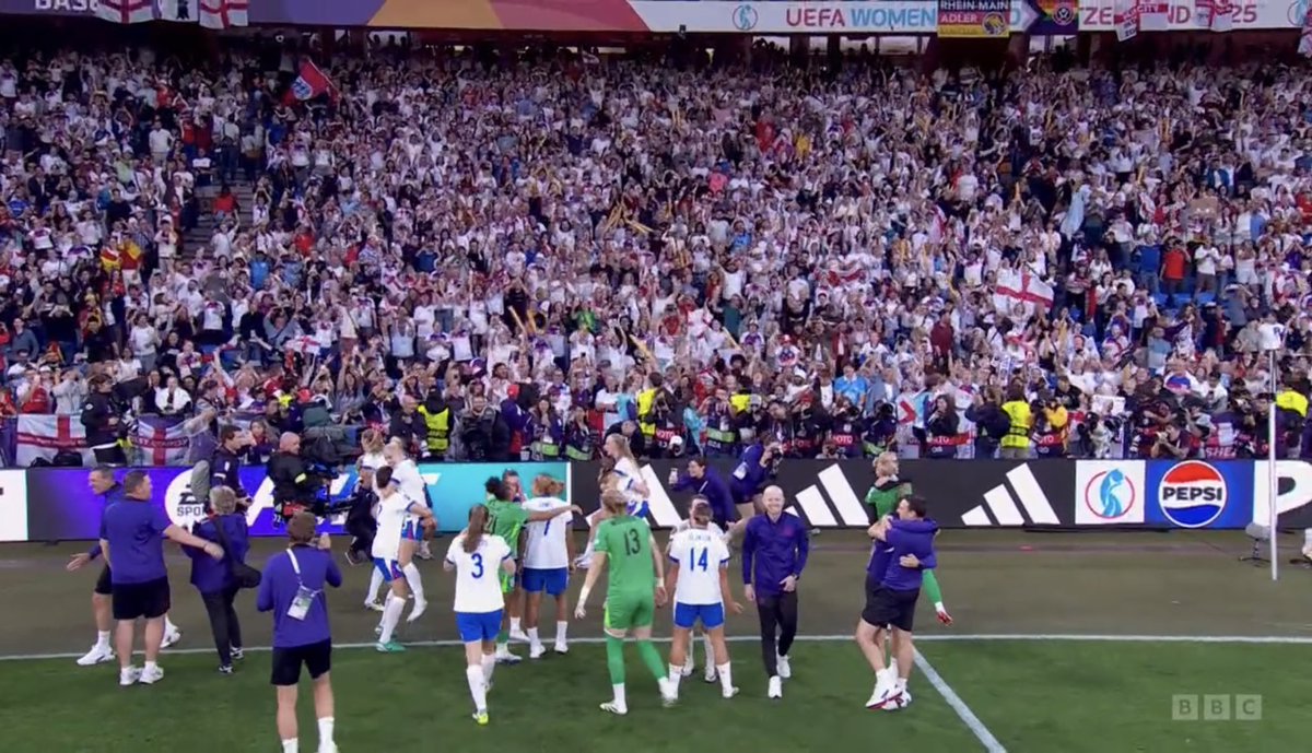artdirectionk's tweet image. Go #Lionesses ๐๐ผ๐๐ผ๐๐ผ๐๐ผ๐๐ผ #Football โฝ๏ธ