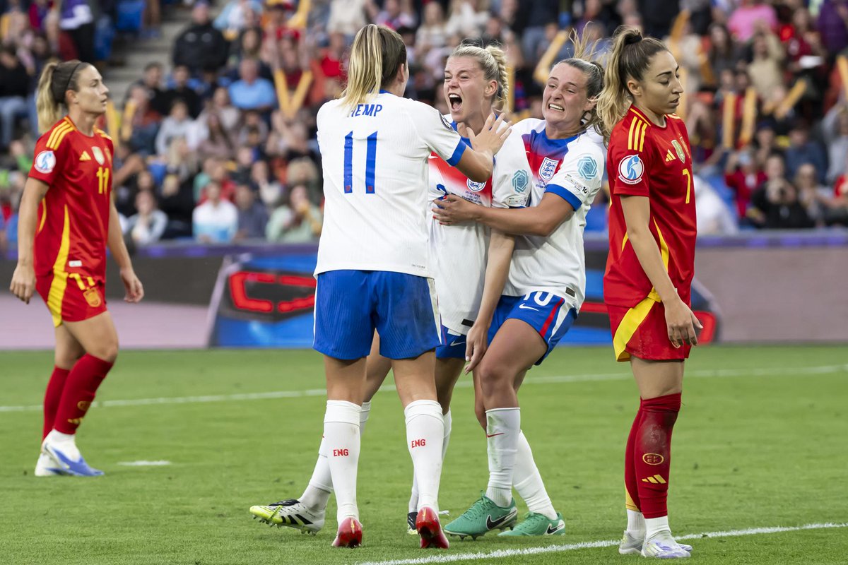 apuntesports's tweet image. ⚽️🇪🇸 La @SEFutbolFem es queda sense la triple corona

L&apos;equip de Montse Tomé ha sigut superat per Anglaterra en la tanda de penals de la final de la @WEURO2025 després d&apos;empatar a un en el temps reglamentari.

21:30 hores @apuntnoticies📺