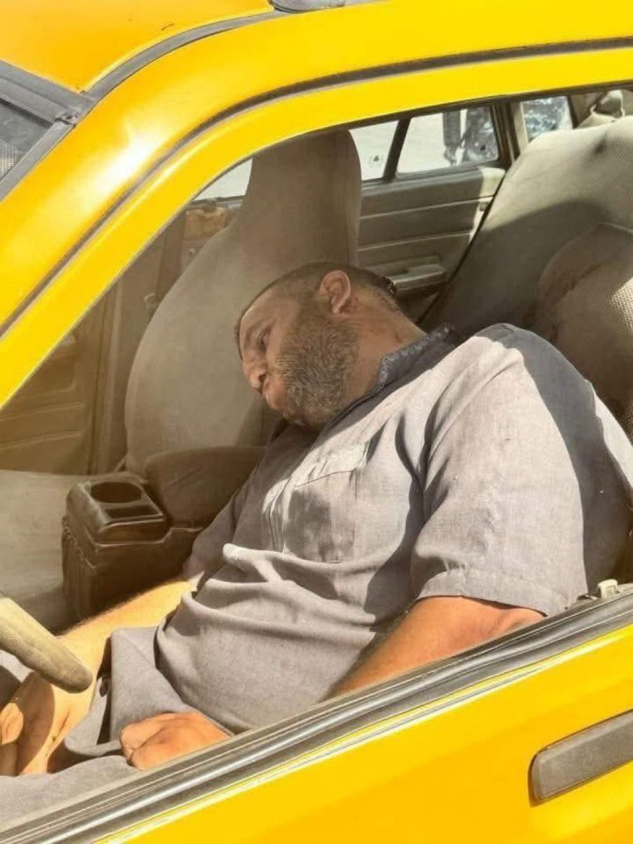 A8j5_'s tweet image. بسيارته البسيطة و بدرجة حرارة 50مئوية خرج هذا الرجل ساعيًا على رزقه ورزق أطفاله، لكنه لم يكن يعلم أن أنه سيُقتل برصاصة &quot;طايشة&quot; أثناء &quot;جهاد&quot; مجموعة من عناصر كتائب حزب الله ضد قوة أمنية لا لأجل الدين ولا الوطن بل لأجل المنصب والمال

هكذا هي دمائنا رخيصة عندهم برخص منصب إداري أو أقل