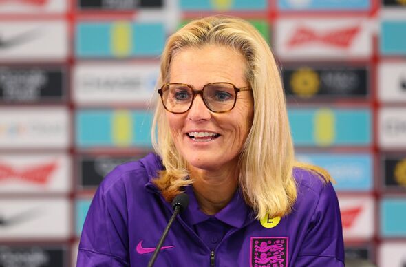 Sarina Wiegman has now won three EUROs in a row as manager: 

🏆🇳🇱 2017
🏆🏴󠁧󠁢󠁥󠁮󠁧󠁿 2022
🏆🏴󠁧󠁢󠁥󠁮󠁧󠁿 2025

Her record is OUTSTANDING! 👏