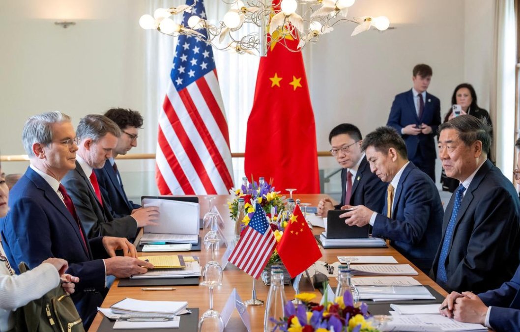 qadiryusfzai's tweet image. 🚨 BREAKING: US &amp;amp; China to extend tariff truce by 90 days in Stockholm trade talks! 🇺🇸🇨🇳 Treasury Sec. Scott Bessent &amp;amp; Vice Premier He Lifeng aim to keep markets stable as they negotiate to avoid triple-digit tariffs. 🛃💸 #TradeWar #StockholmTalks #ElvishYadav