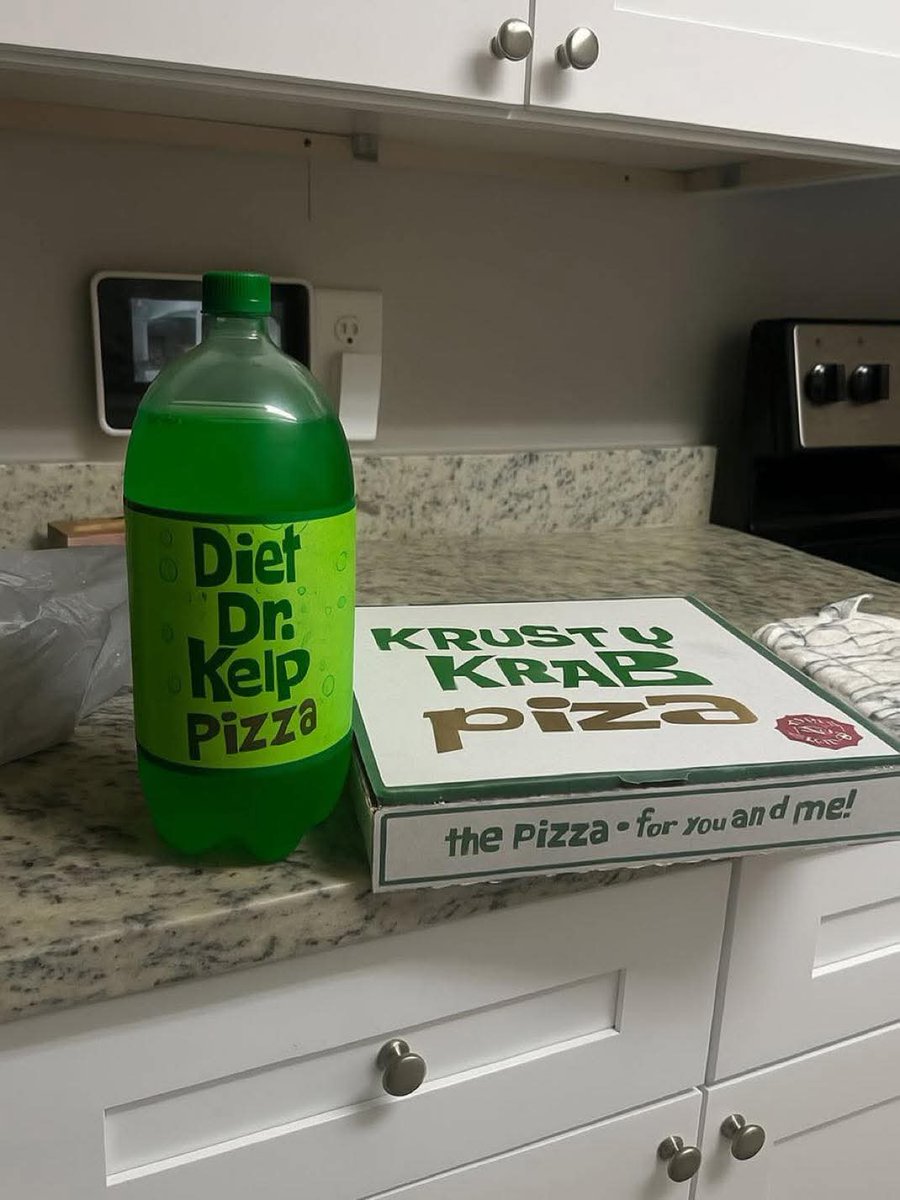 FredoInDaCut995's tweet image. just ordered dinner