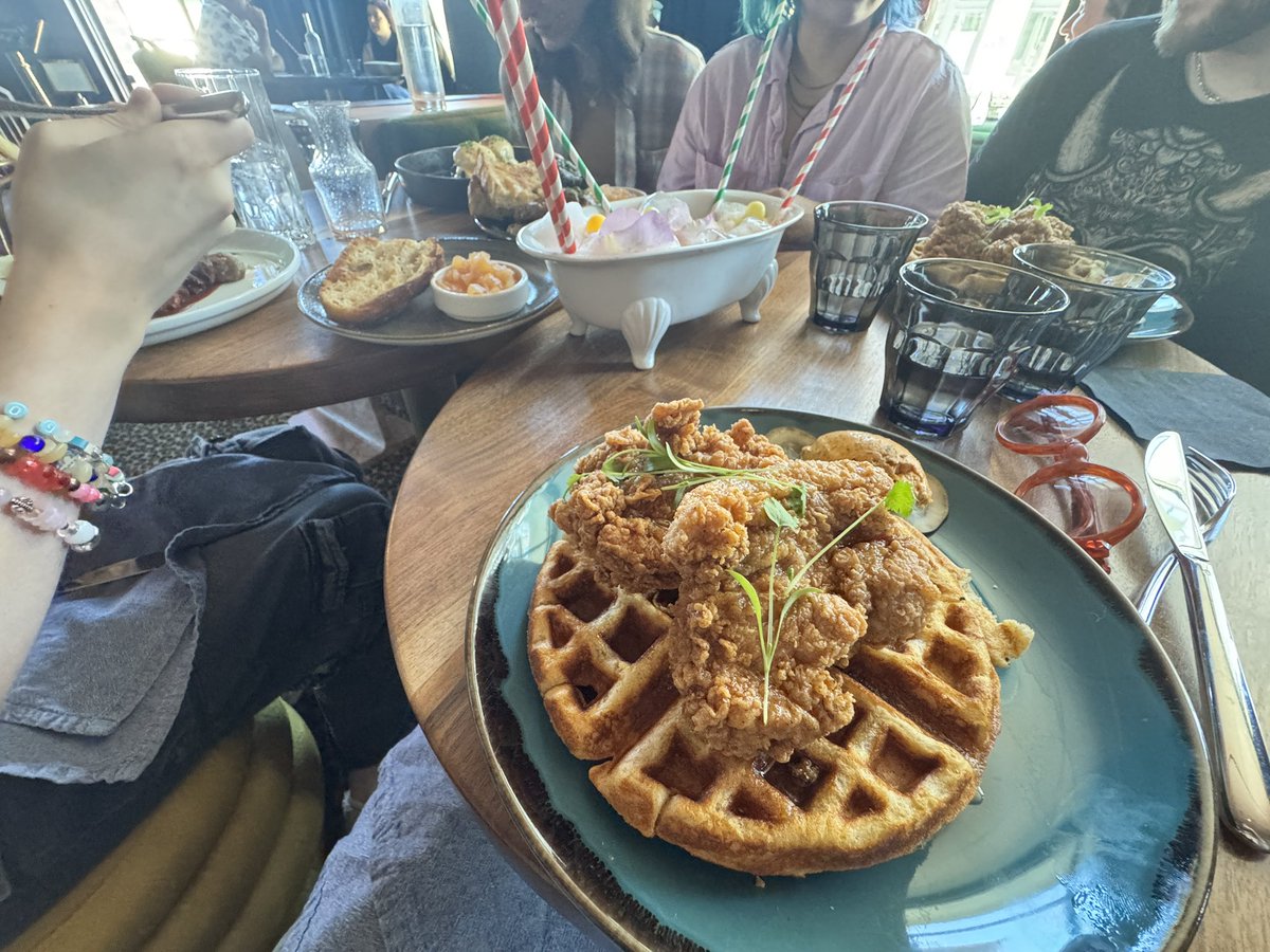 JenniferXJ9's tweet image. okay we brunched