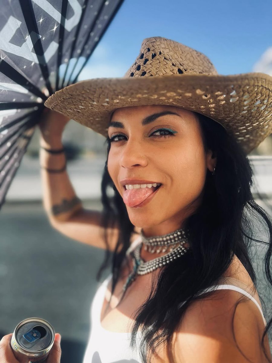 stllakidd's tweet image. EVERYONE PAUSE IT’S MONICA RAYMUND.