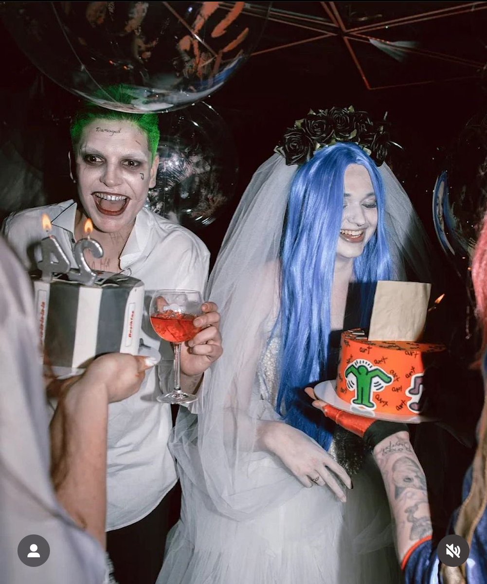 Ebrar Karakurt, her paylaşımında toplumun sabrını zorluyor. Milli formanın ağırlığını taşıyamıyor. 

Karakteriyle ve duruşuyla saygı uyandırmıyor. ‘Yerli ve milli’ olması ise şaibeli. 

Kısacası kendisini milli takımda görmek istemiyoruz.