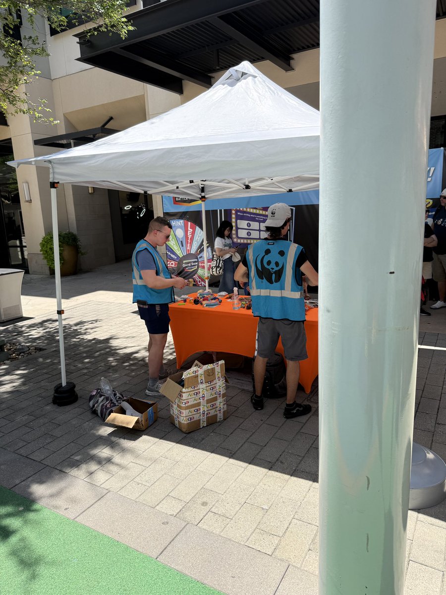 monteosburn's tweet photo. Same guys at the domain farmer market https://t.co/LgGZUELNPq