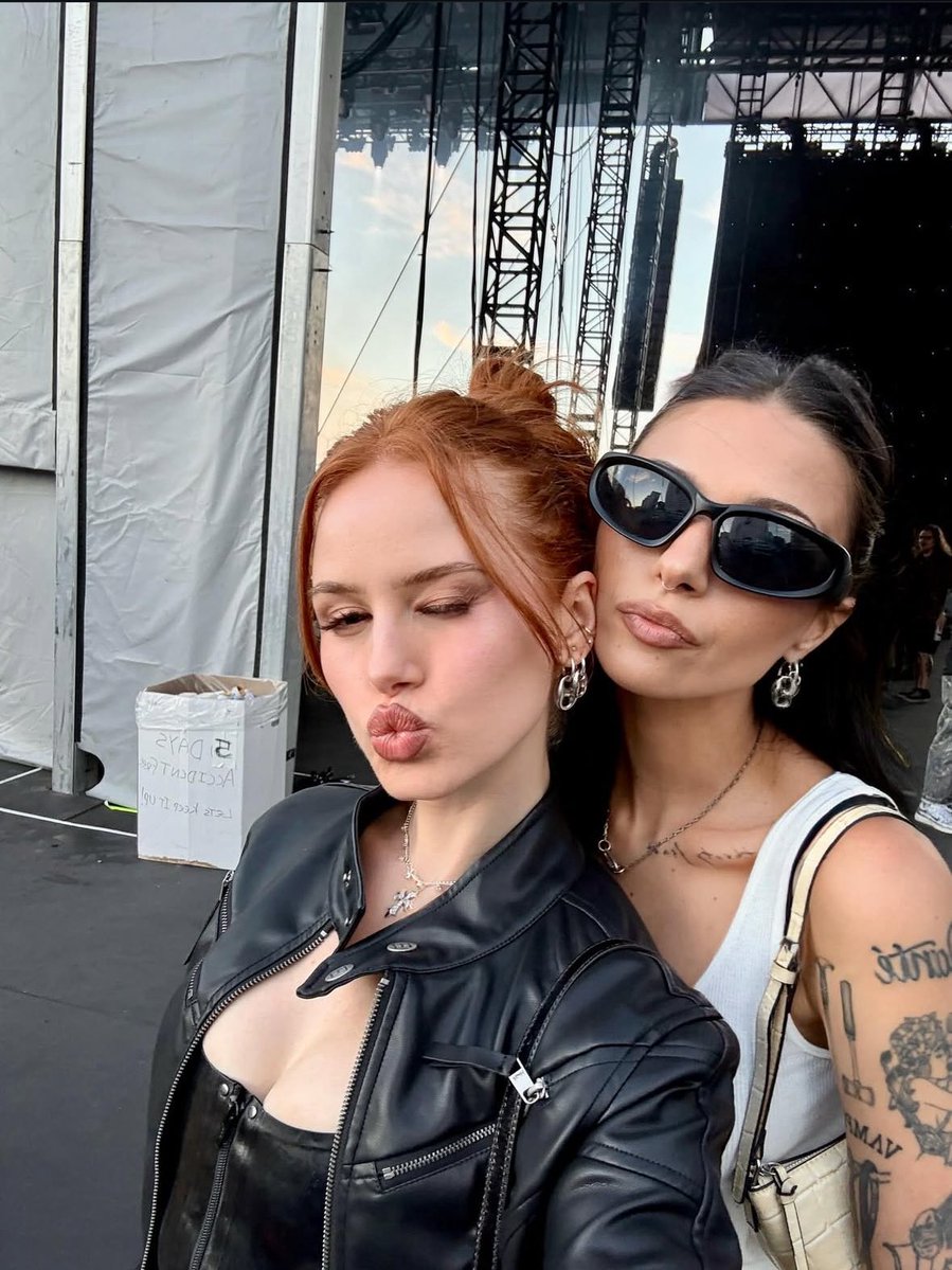 mpetschportal's tweet image. AMAMOS!
📱Madelaine Petsch via stories @/hollow