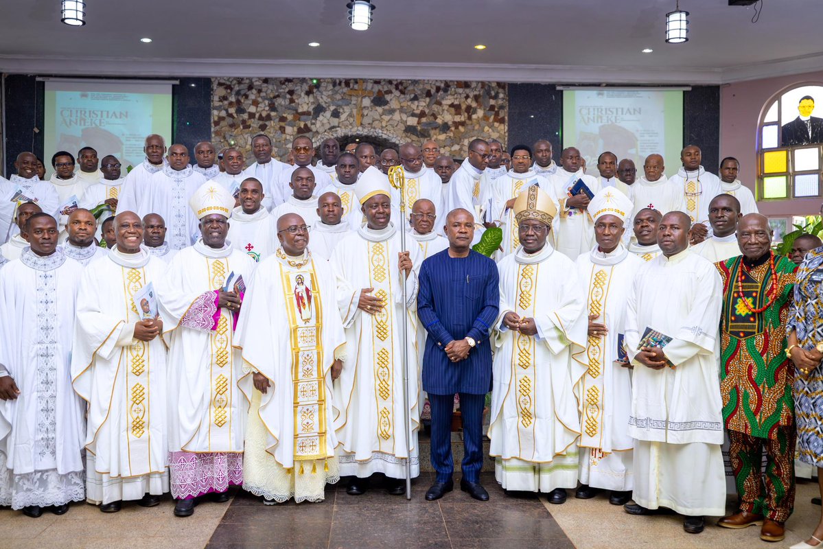 PNMbah's tweet image. Today, I joined friends, admirers, well-wishers, and the Godfrey Okoye University community to celebrate the Silver Jubilee of the Priestly Ordination of Rev. Fr. Prof. Christian Anieke, a priest, academic, and administrator par excellence.
This celebration honours the true…